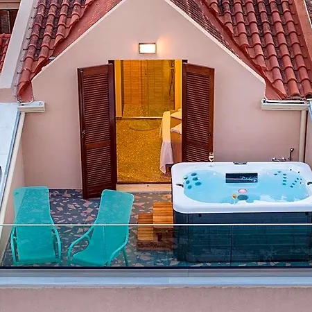 Pink Panther Maisonette Hotell *
