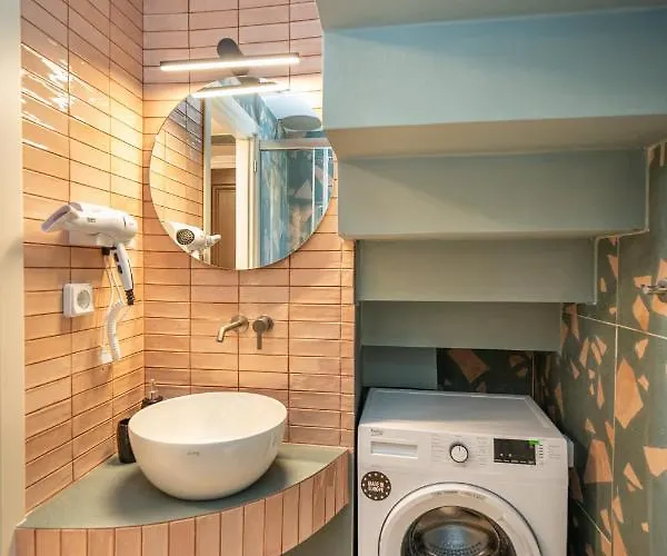 Pink Panther Maisonette Hotel *